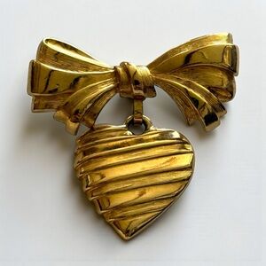 Vintage Avon Gold Tone Ribbon Heart Brooch Bow Pin
